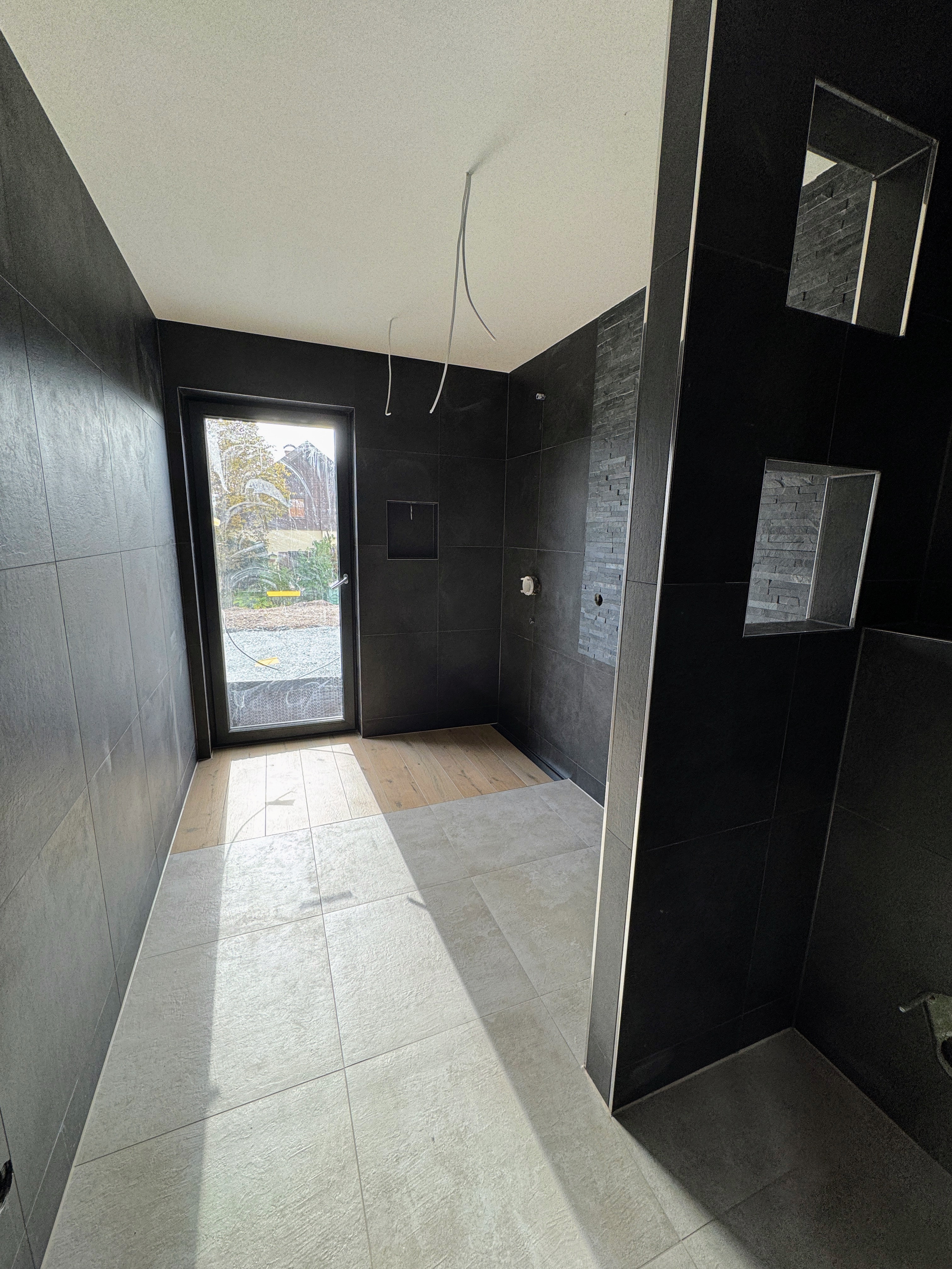 Hochwertige Fliesenarbeiten im Badezimmer